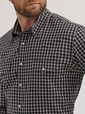 WRANGLER Men's Wrinkle Resist Long Sleeve Snap Plaid Shirt