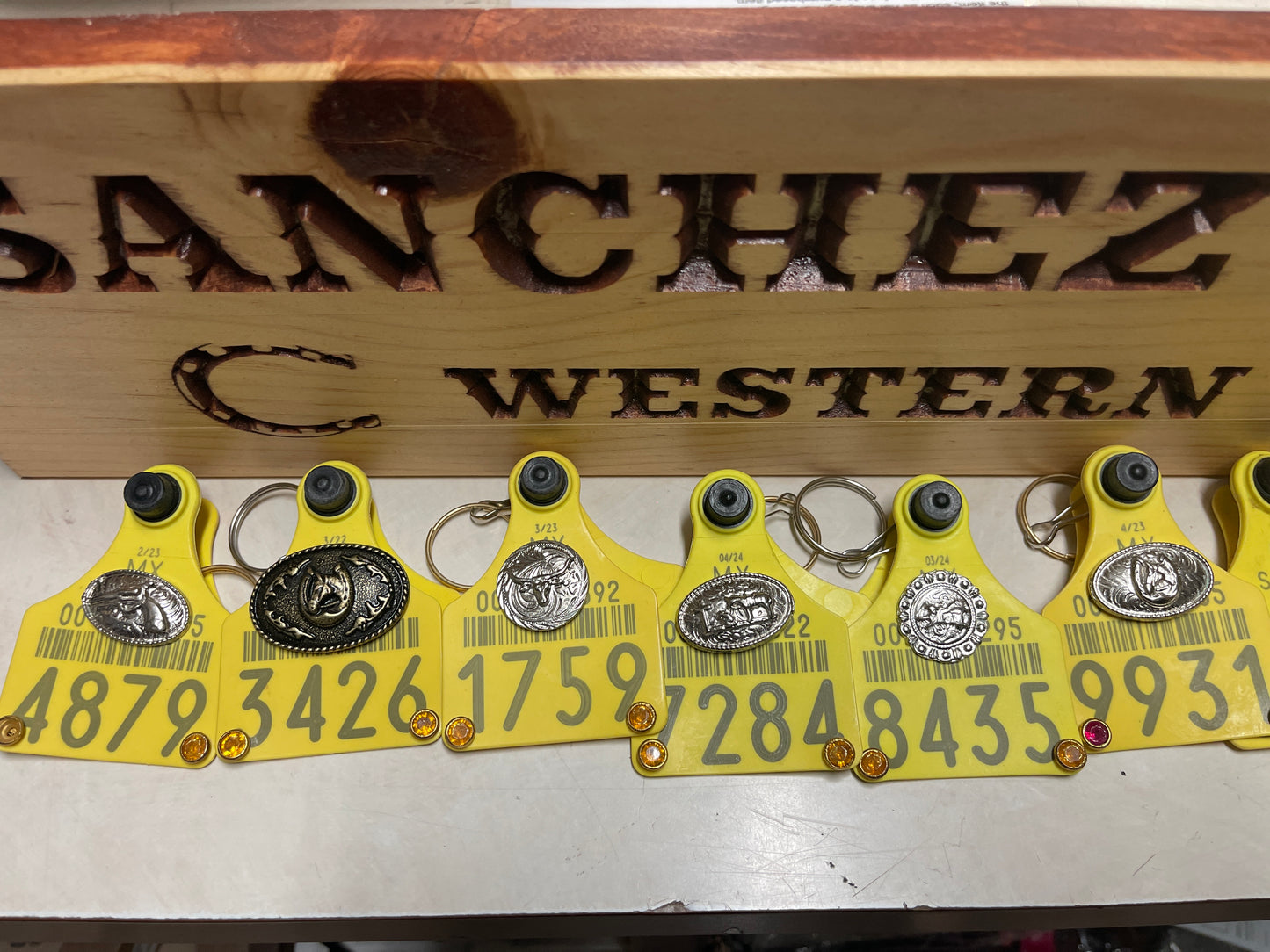 LLAVERO ARETE DE VACA